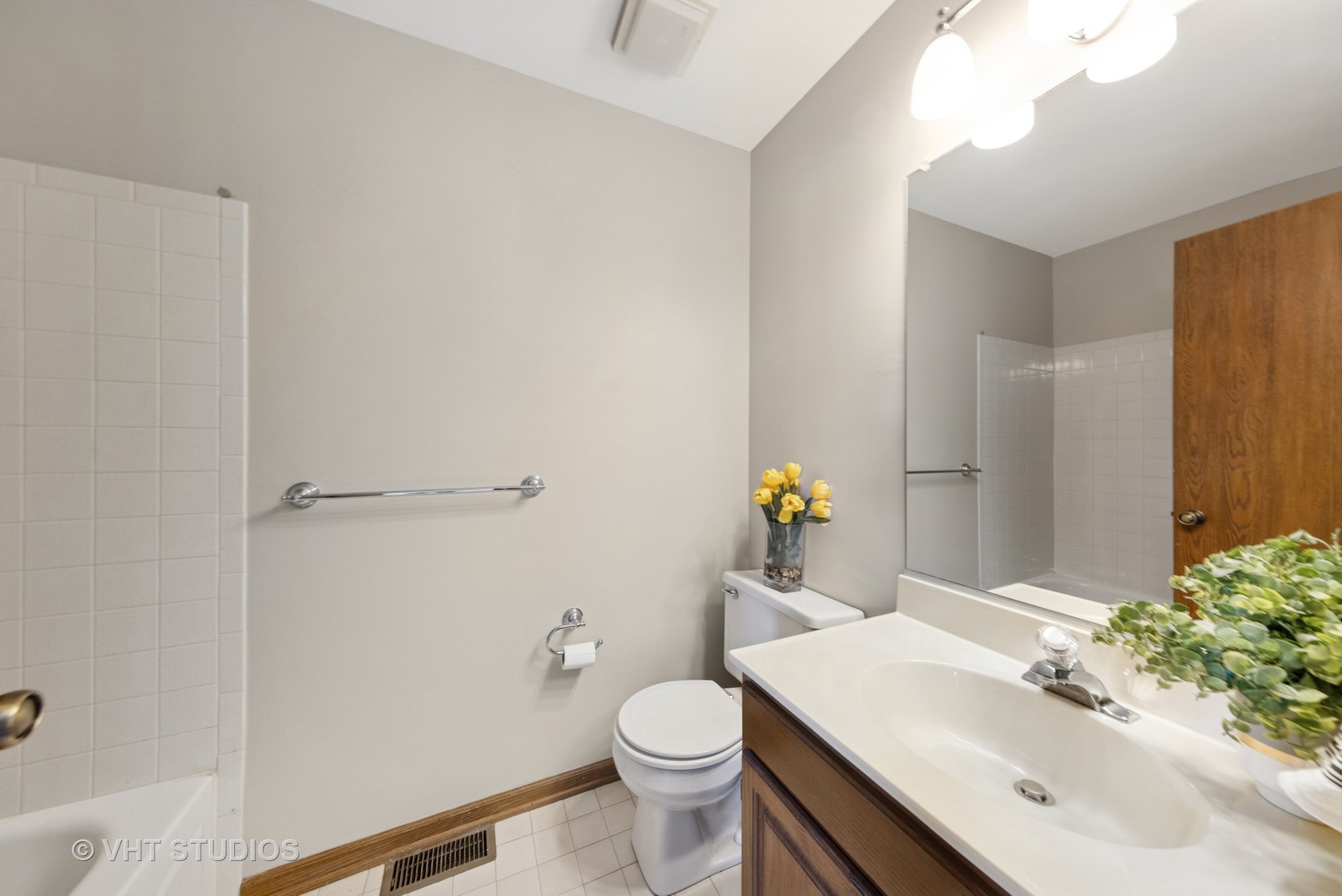 6522 stair Street, Downers Grove, IL 60516
