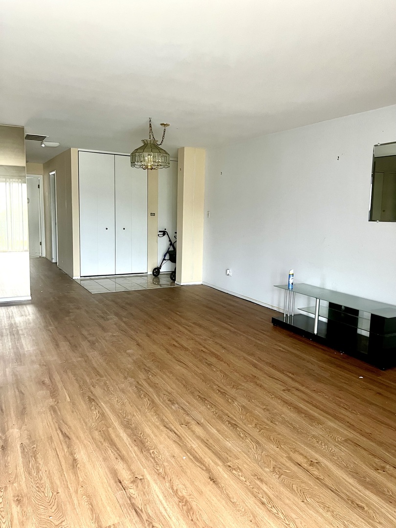 18400 Cherry Creek Drive #105, Homewood, IL 60430