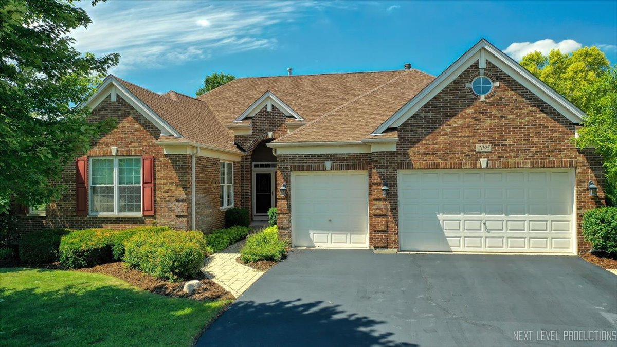 2095 Sandell Lane, North Aurora, IL 60542