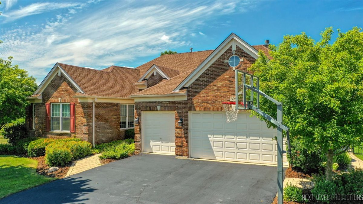 2095 Sandell Lane, North Aurora, IL 60542