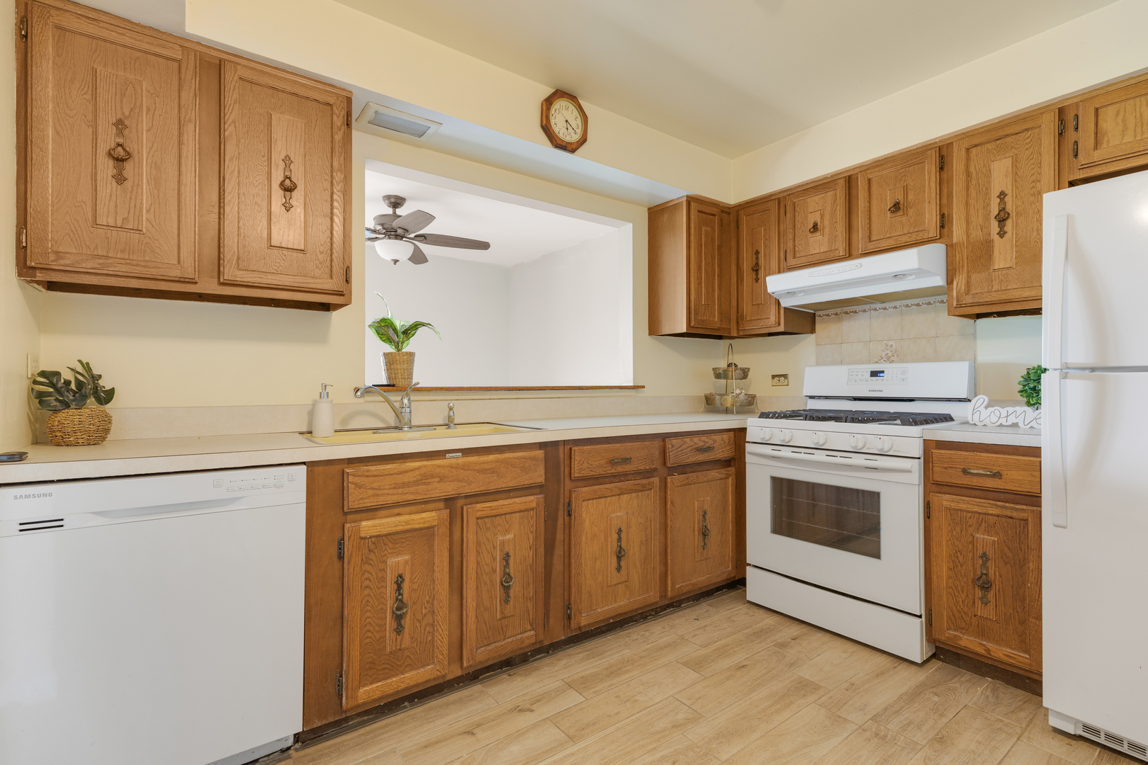 1313 Cass Lane #301, Westmont, IL 60559