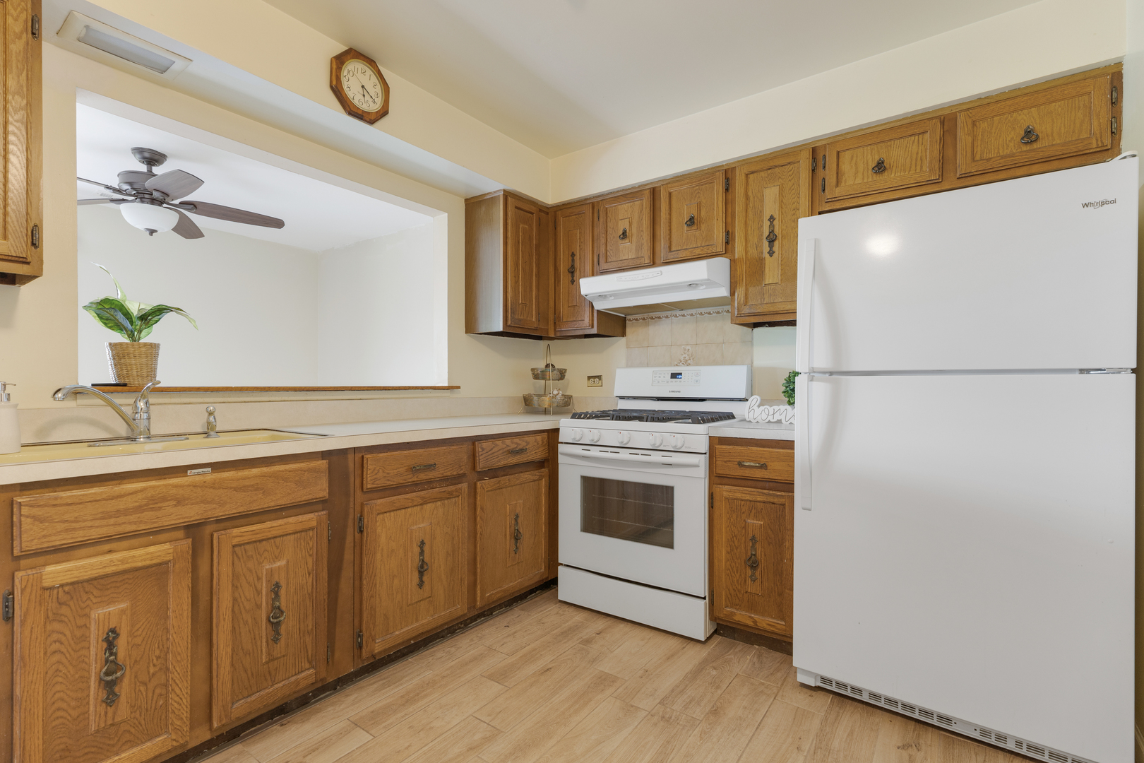 1313 Cass Lane #301, Westmont, IL 60559