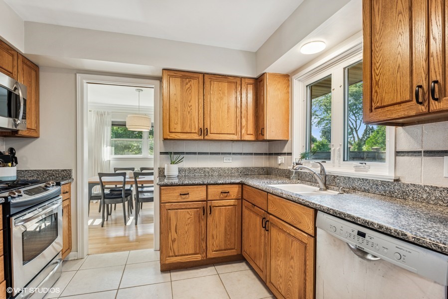 441 Pinehurst Drive, Des Plaines, IL 60016