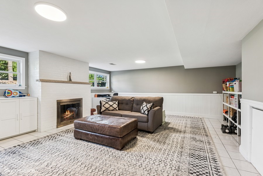441 Pinehurst Drive, Des Plaines, IL 60016