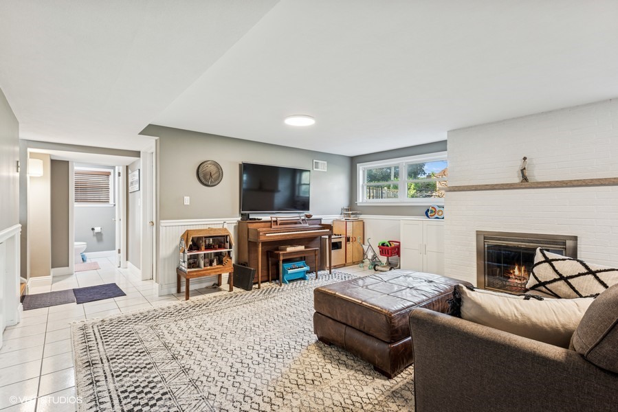 441 Pinehurst Drive, Des Plaines, IL 60016
