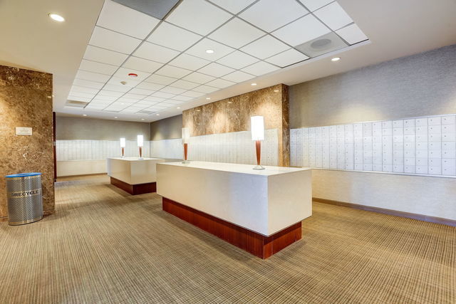 655 W Irving Park Road #1713, Chicago, IL 60613