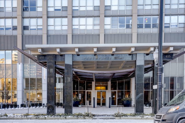 655 W Irving Park Road #1713, Chicago, IL 60613