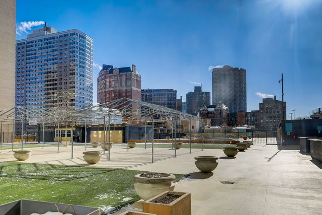 655 W Irving Park Road #1713, Chicago, IL 60613