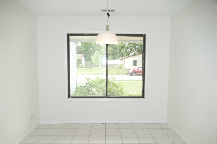 1076 CRESTWOOD Lane, Bolingbrook, IL 60440