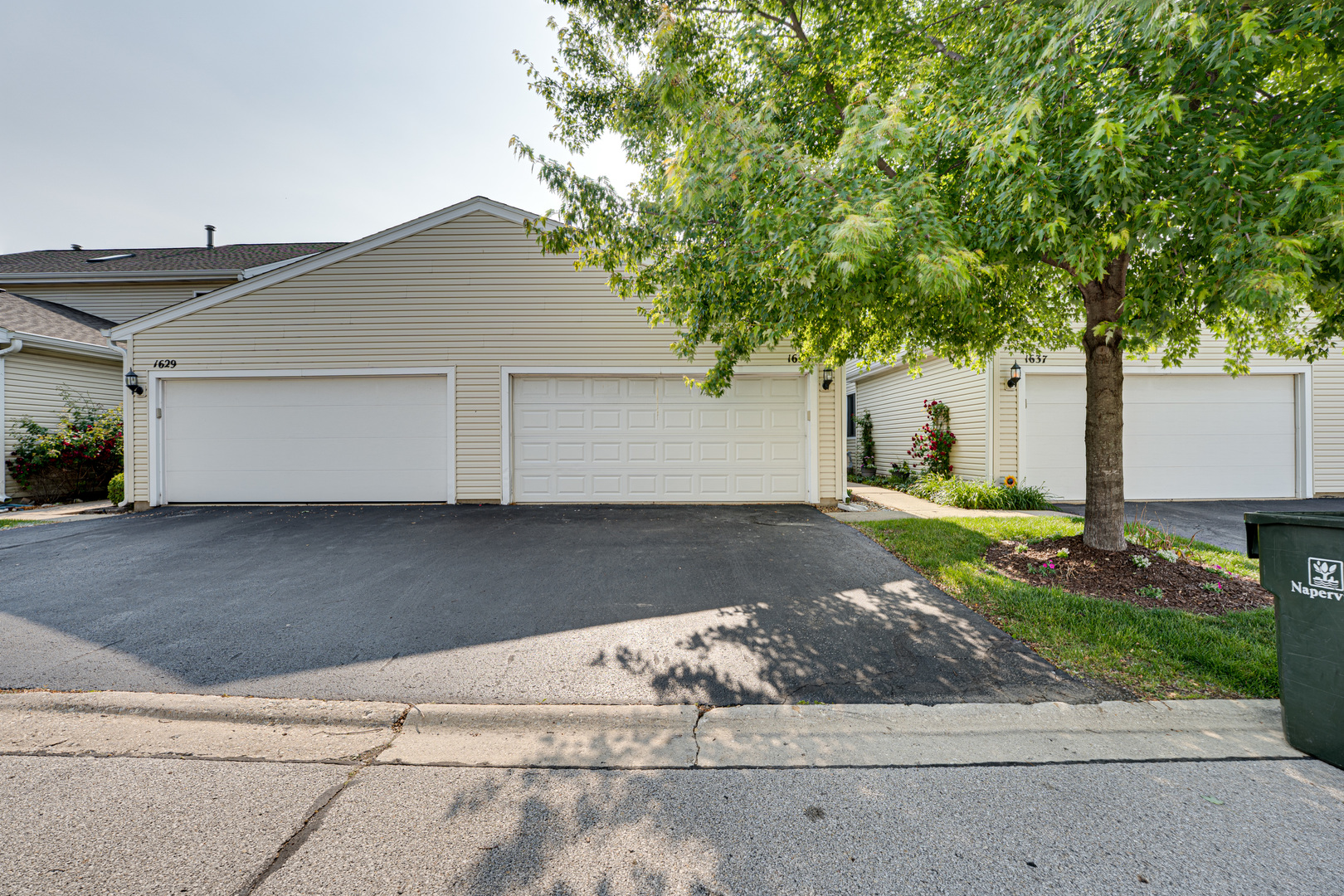 1633 Hilton Head Drive, Naperville, IL 60563