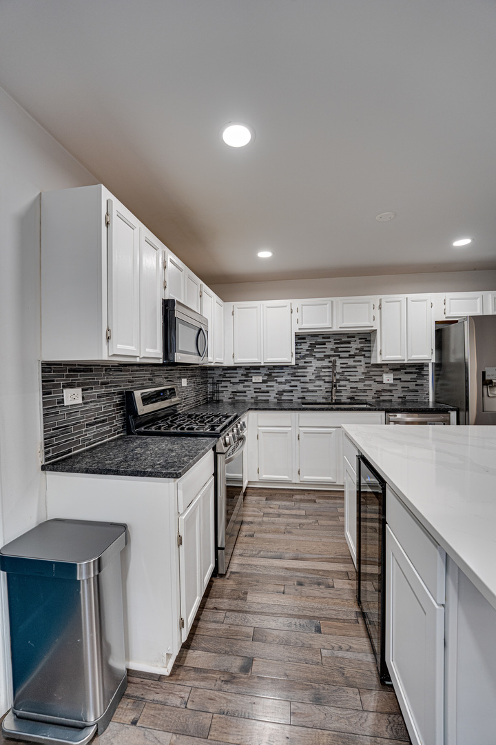 1633 Hilton Head Drive, Naperville, IL 60563