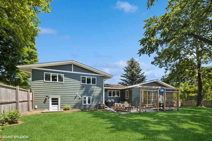 527 Maple Lane, Geneva, IL 60134