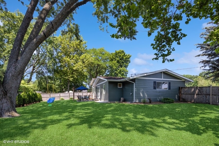 527 Maple Lane, Geneva, IL 60134