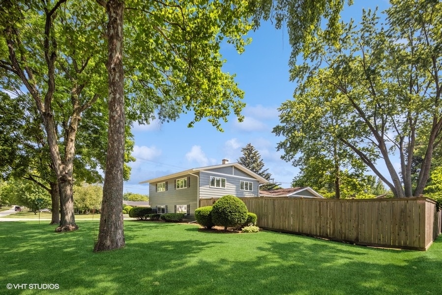 527 Maple Lane, Geneva, IL 60134