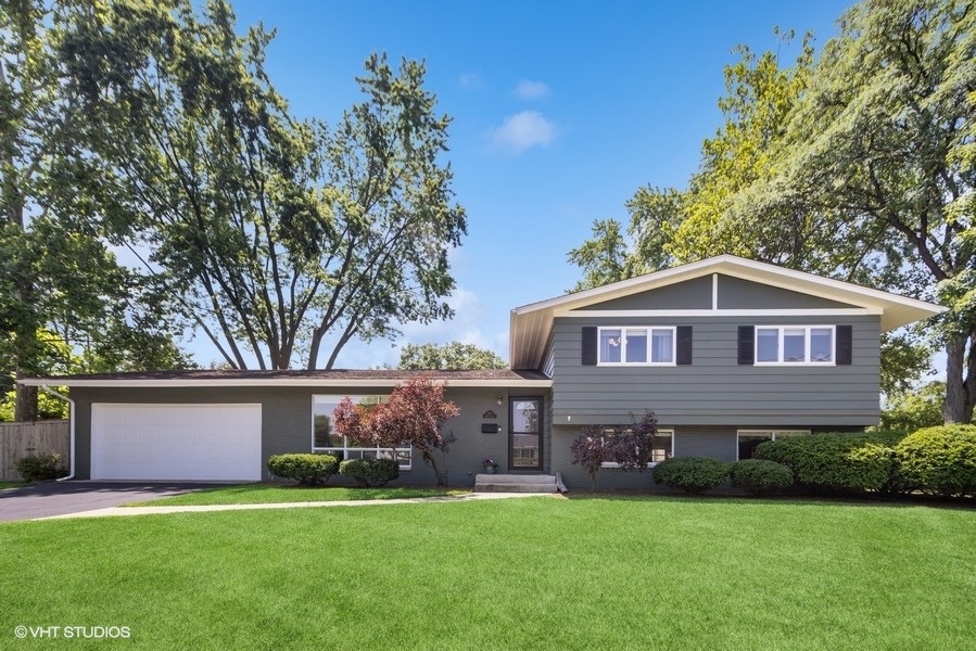 527 Maple Lane, Geneva, IL 60134