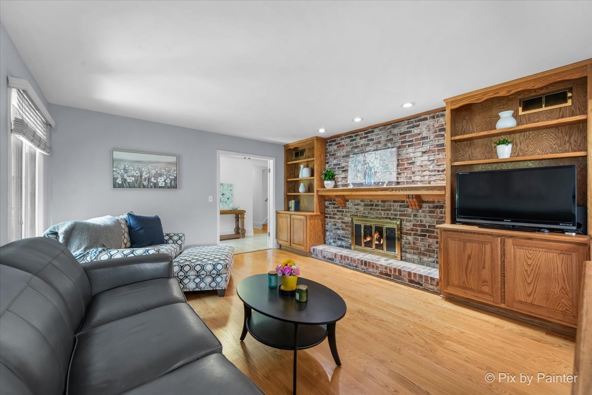 1131 CANDLENUT Drive, Naperville, IL 60540