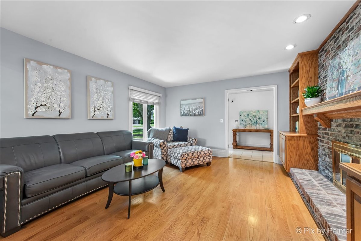 1131 CANDLENUT Drive, Naperville, IL 60540