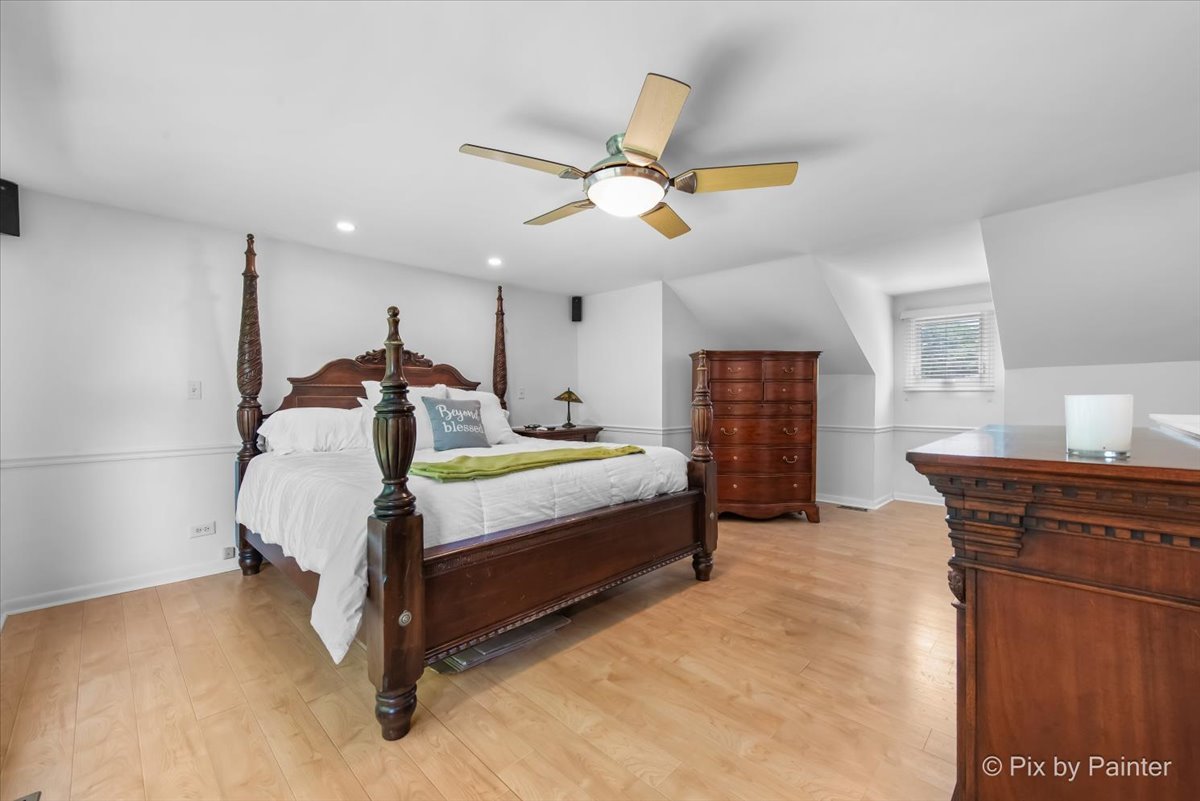 1131 CANDLENUT Drive, Naperville, IL 60540
