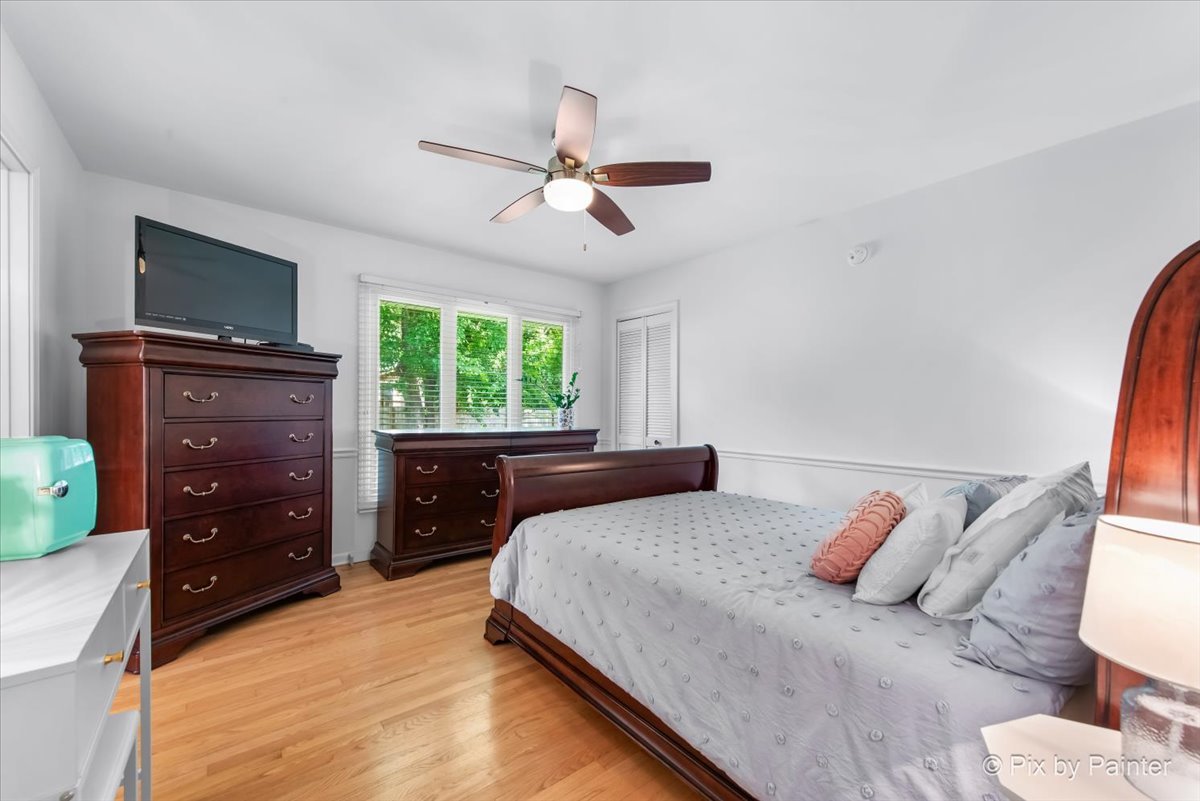 1131 CANDLENUT Drive, Naperville, IL 60540