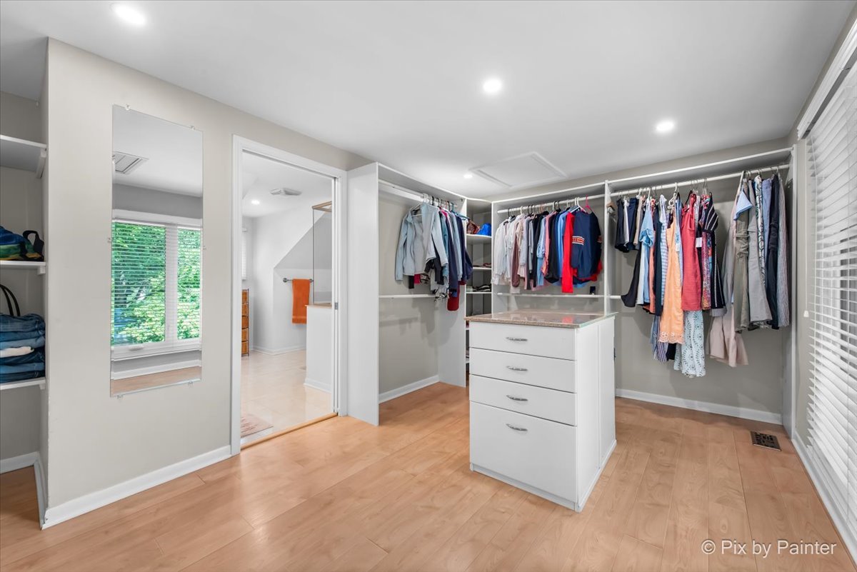 1131 CANDLENUT Drive, Naperville, IL 60540