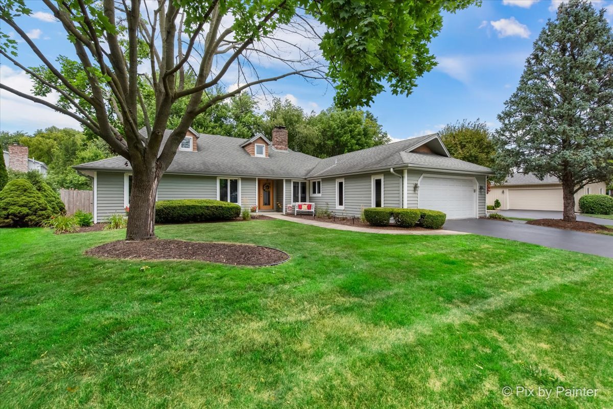 1131 CANDLENUT Drive, Naperville, IL 60540