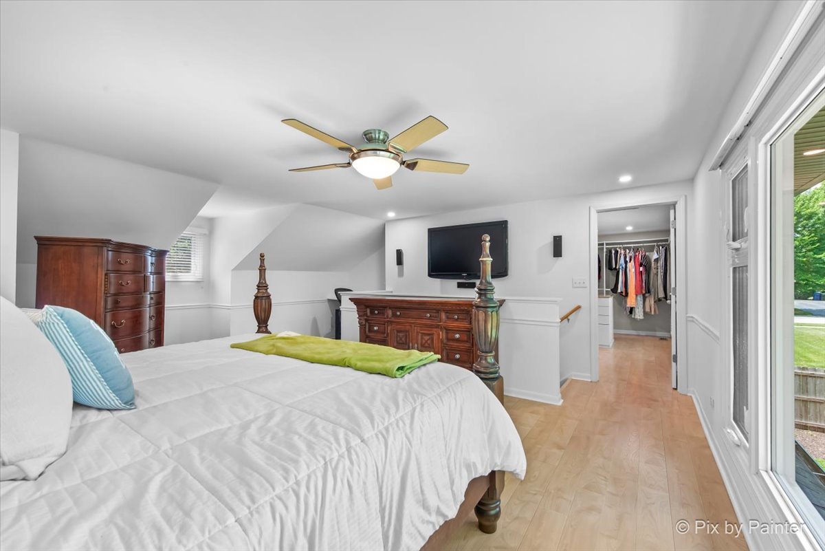 1131 CANDLENUT Drive, Naperville, IL 60540