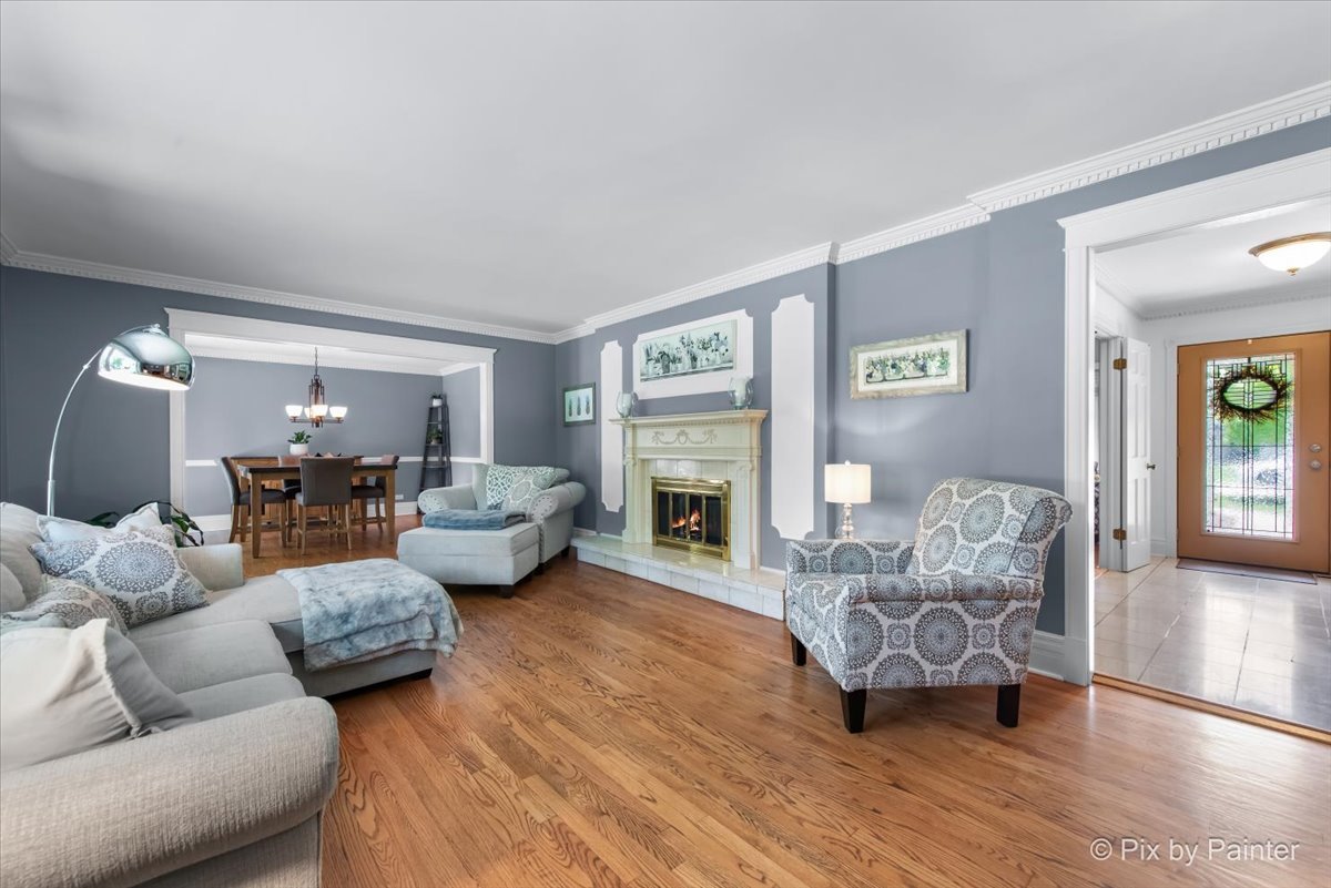 1131 CANDLENUT Drive, Naperville, IL 60540