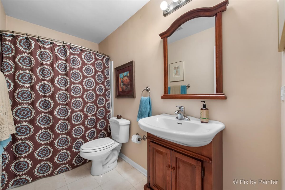 1131 CANDLENUT Drive, Naperville, IL 60540