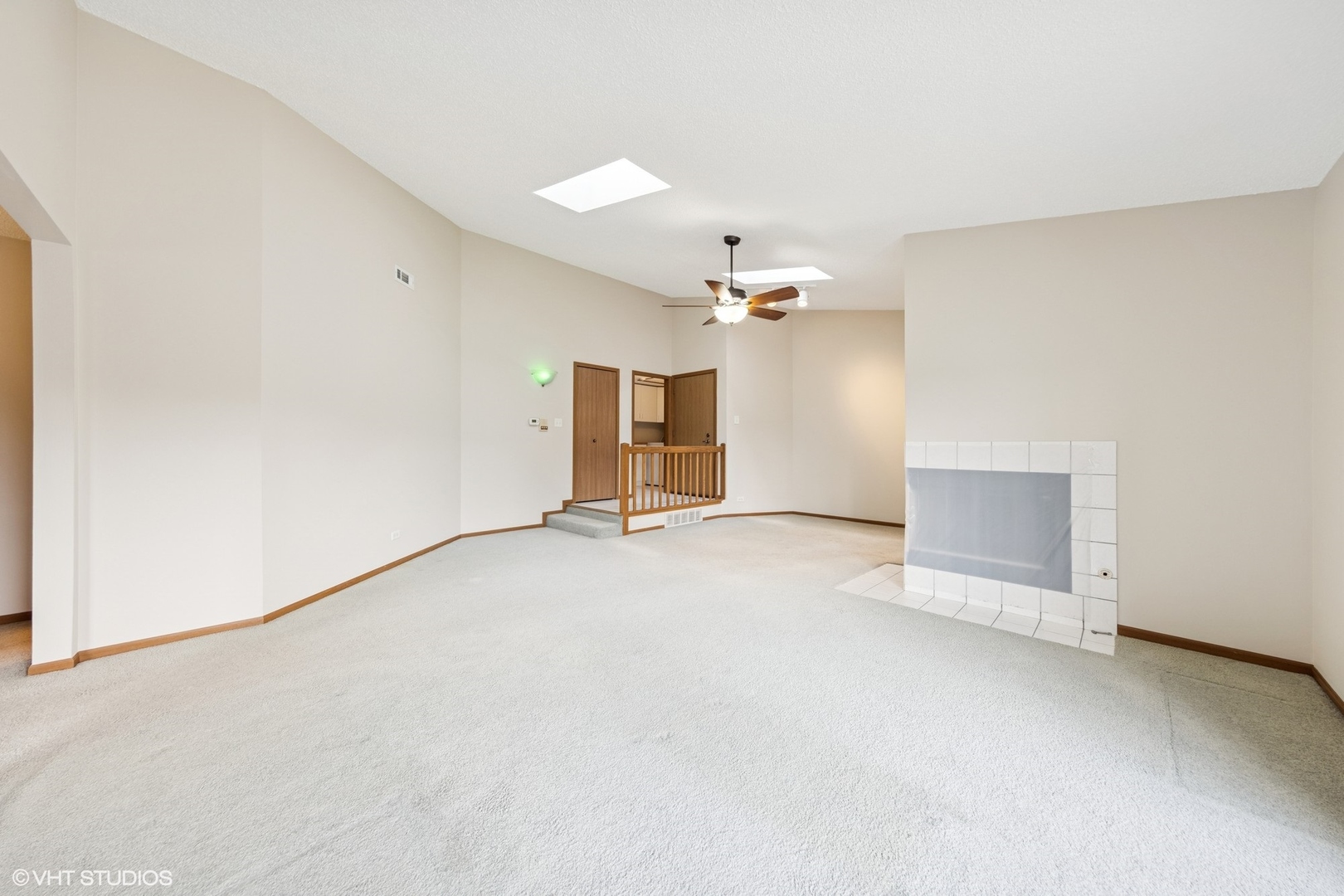 1258 Chalet Road #304, Naperville, IL 60563
