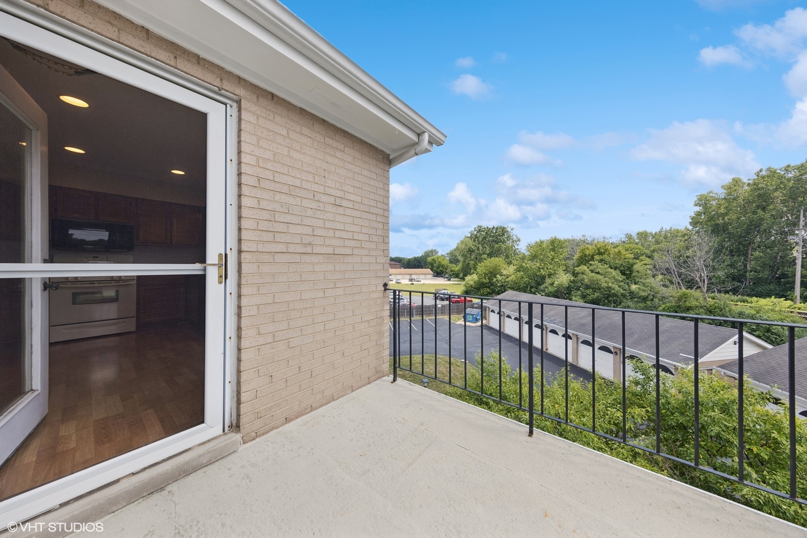 1258 Chalet Road #304, Naperville, IL 60563