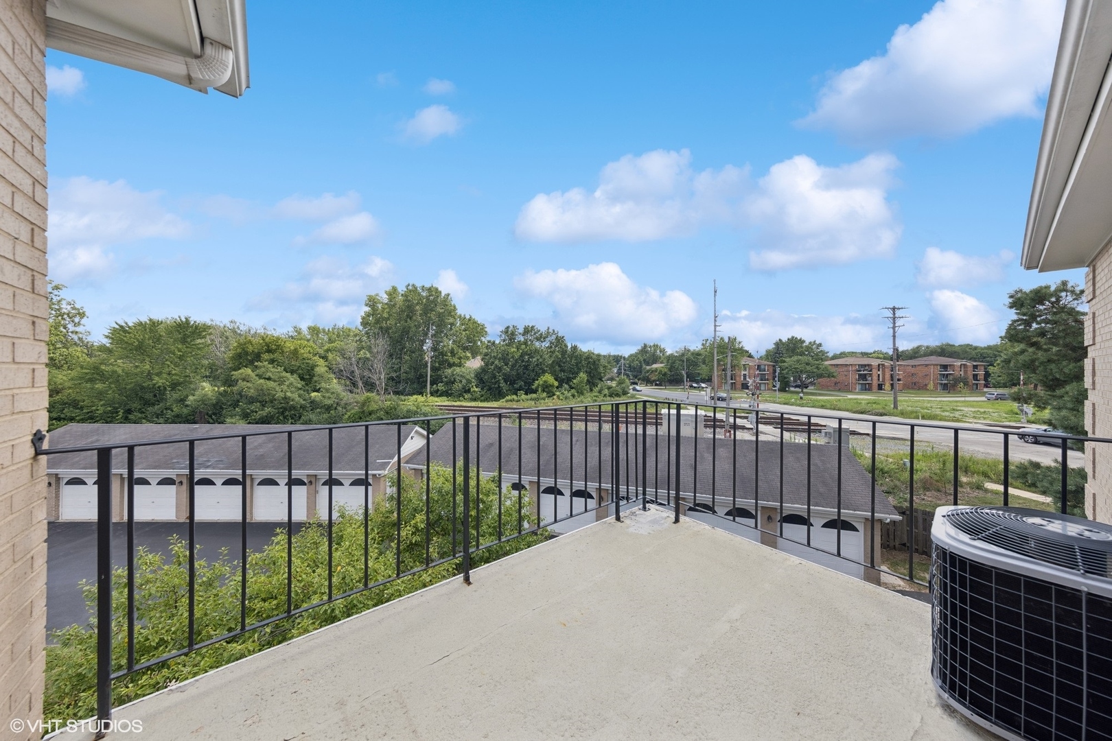 1258 Chalet Road #304, Naperville, IL 60563