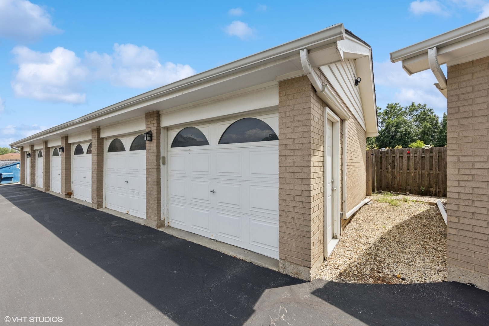1258 Chalet Road #304, Naperville, IL 60563