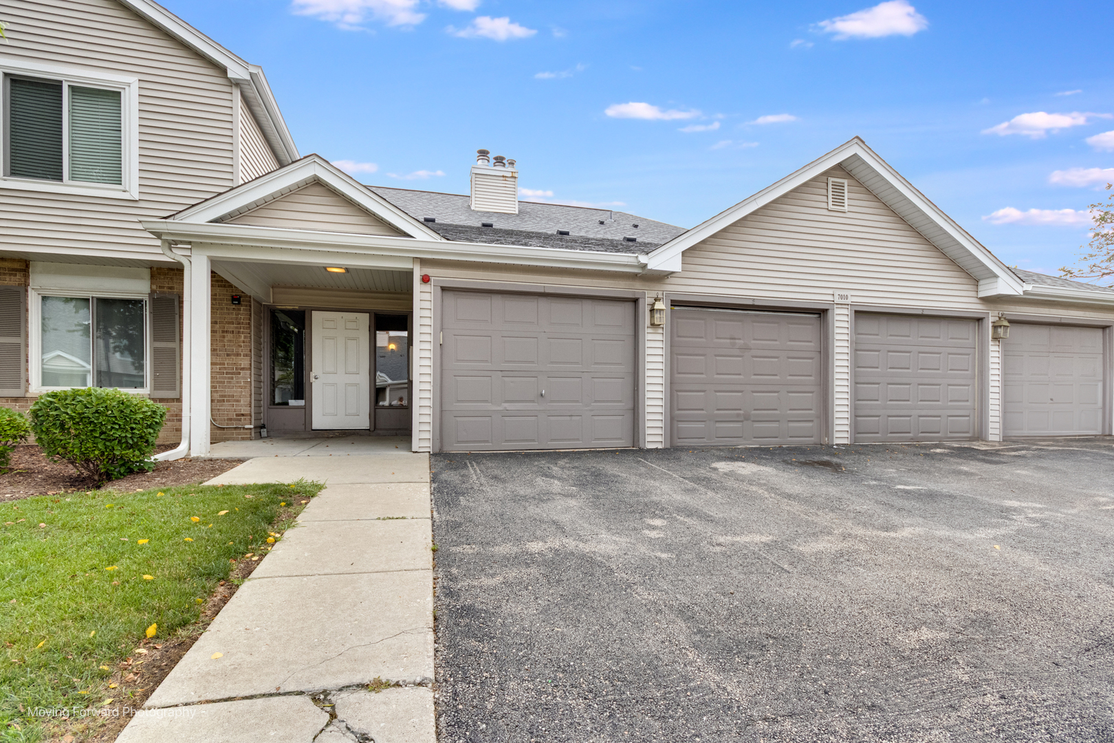 7010 Remington Court #204, Woodridge, IL 60517