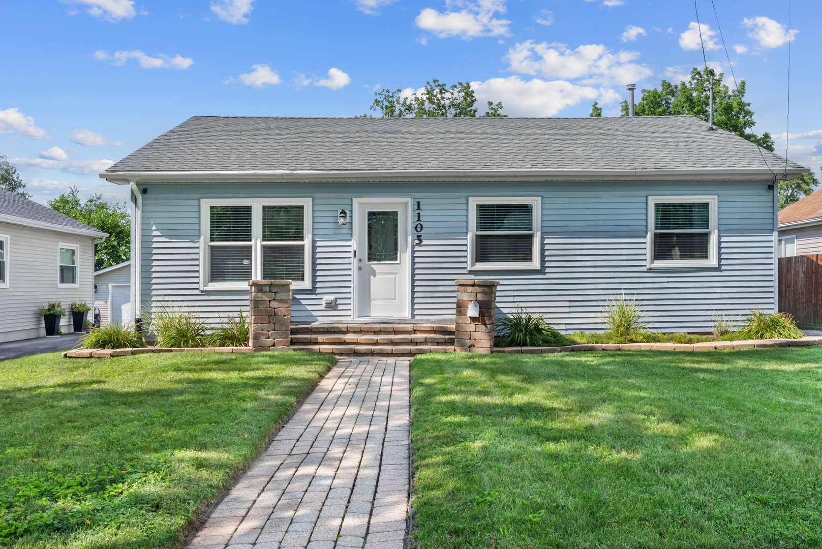 1105 W New York Street, Aurora, IL 60506