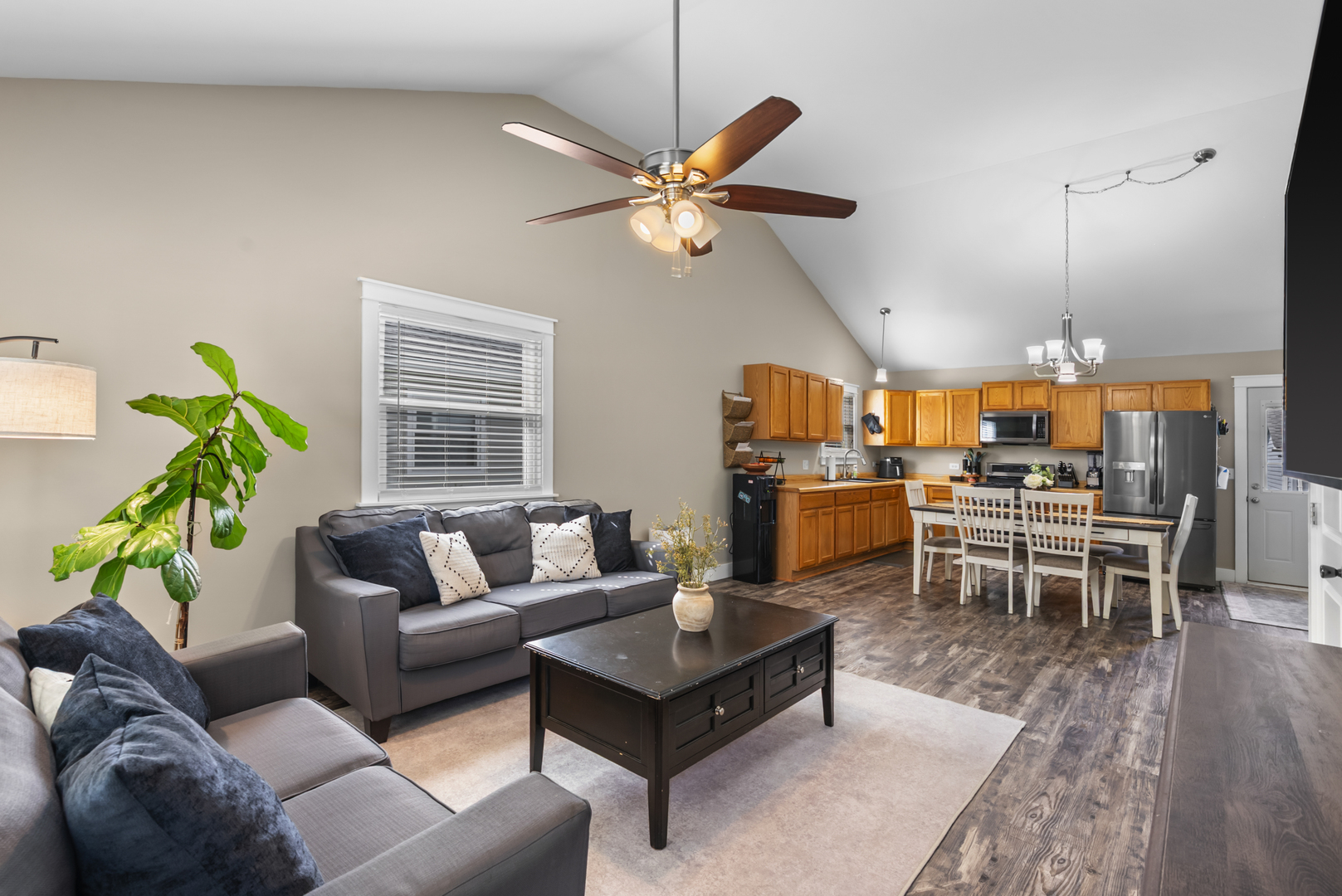 1105 W New York Street, Aurora, IL 60506