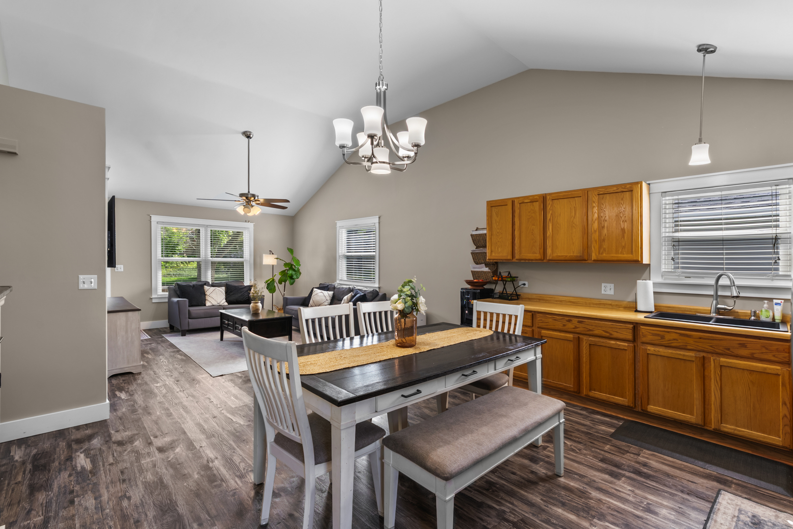 1105 W New York Street, Aurora, IL 60506
