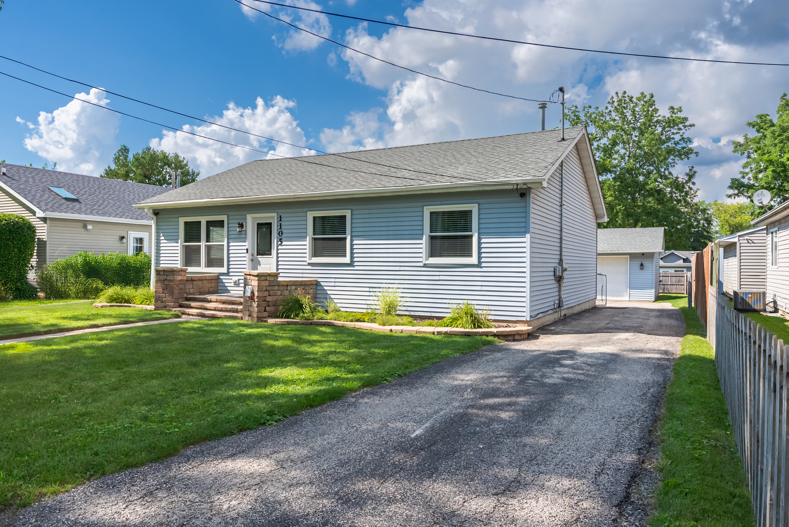 1105 W New York Street, Aurora, IL 60506