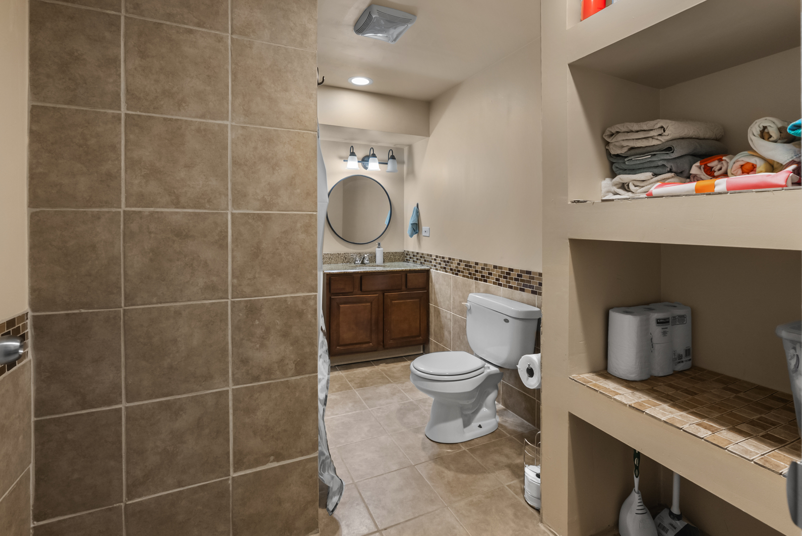 1105 W New York Street, Aurora, IL 60506