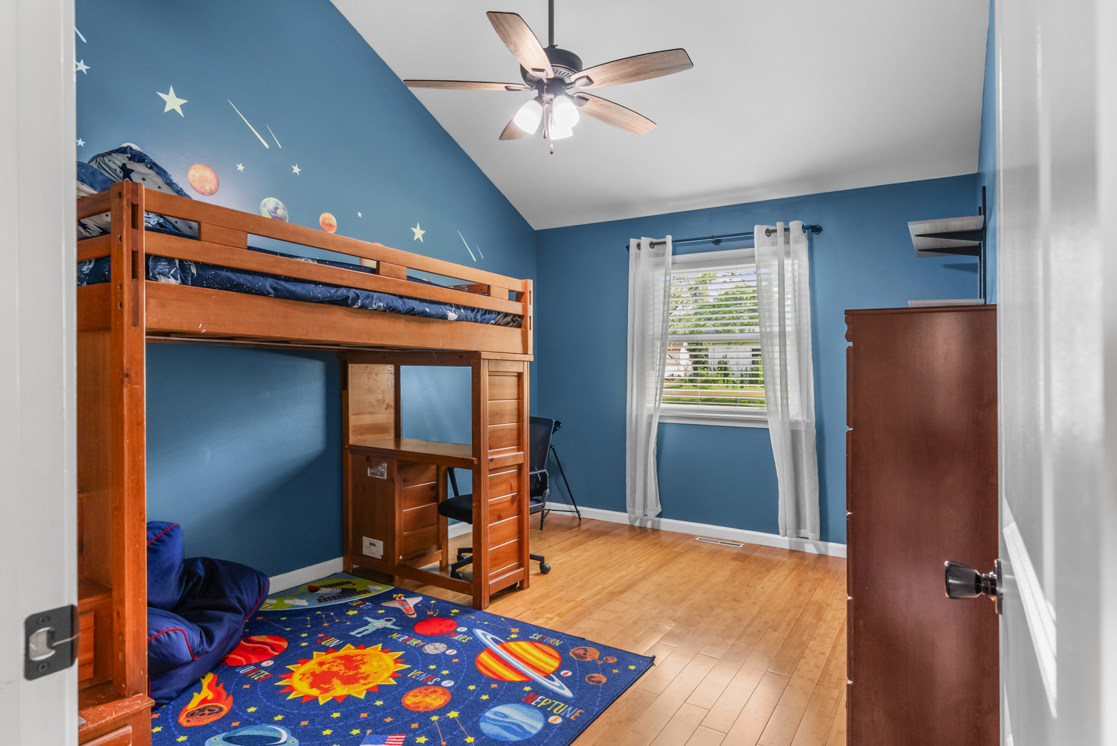 1105 W New York Street, Aurora, IL 60506