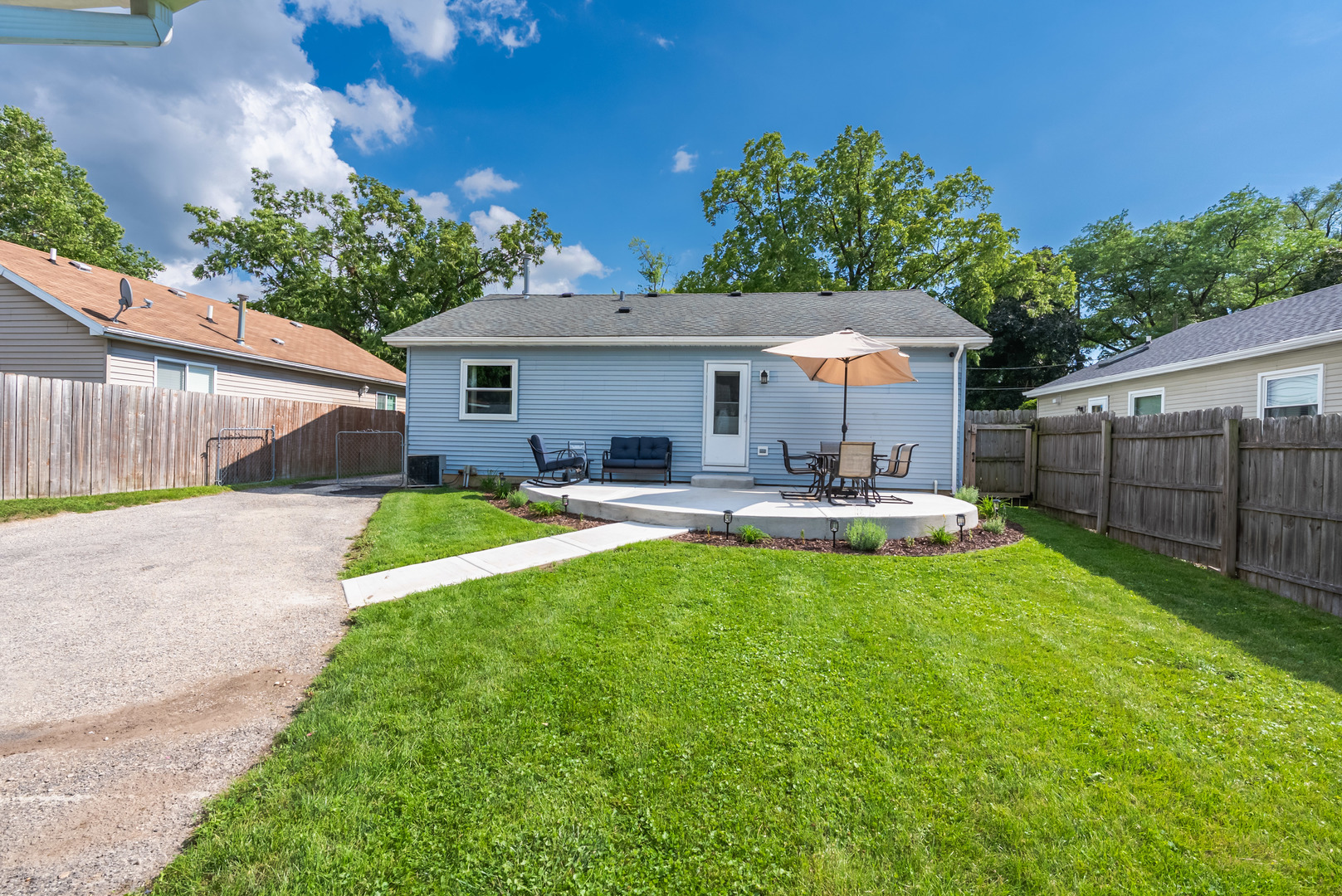 1105 W New York Street, Aurora, IL 60506