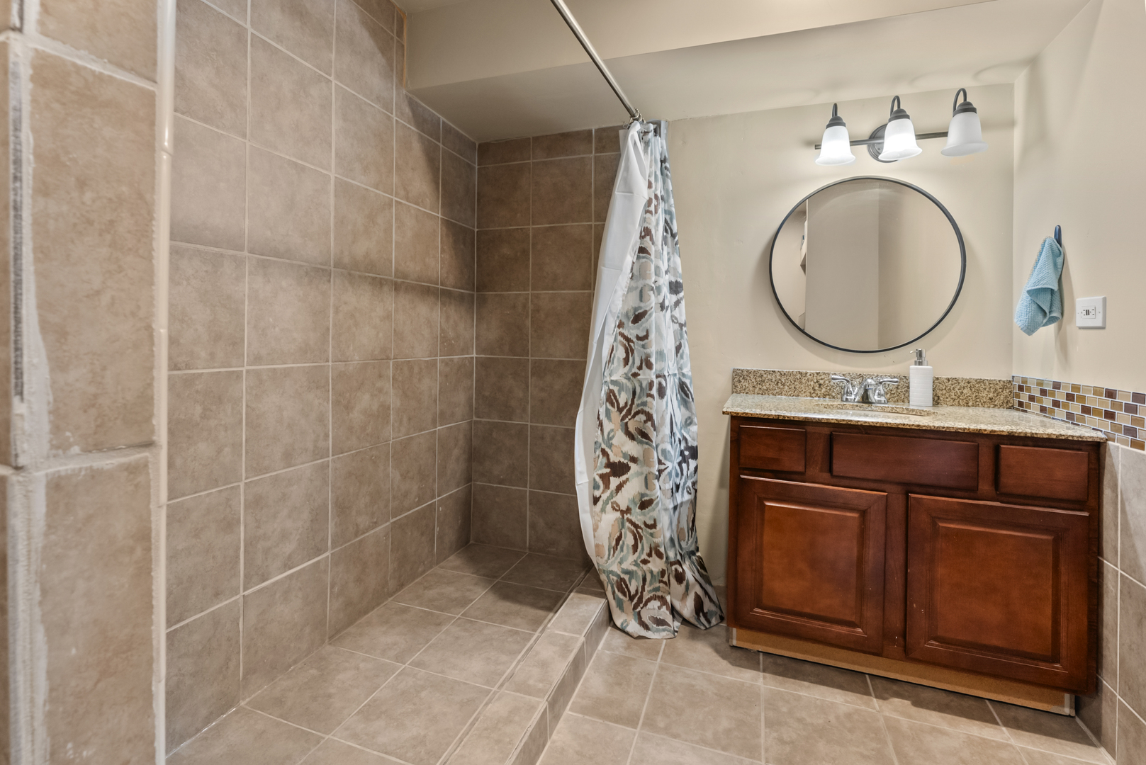 1105 W New York Street, Aurora, IL 60506