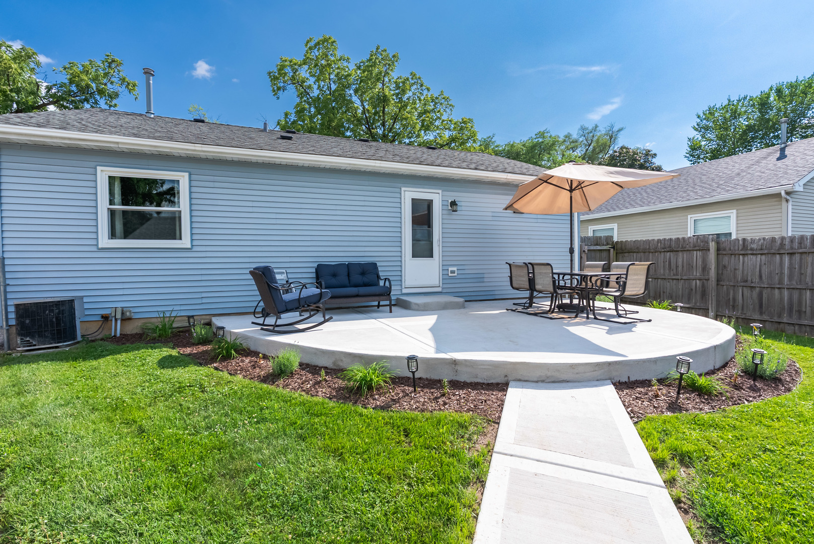 1105 W New York Street, Aurora, IL 60506