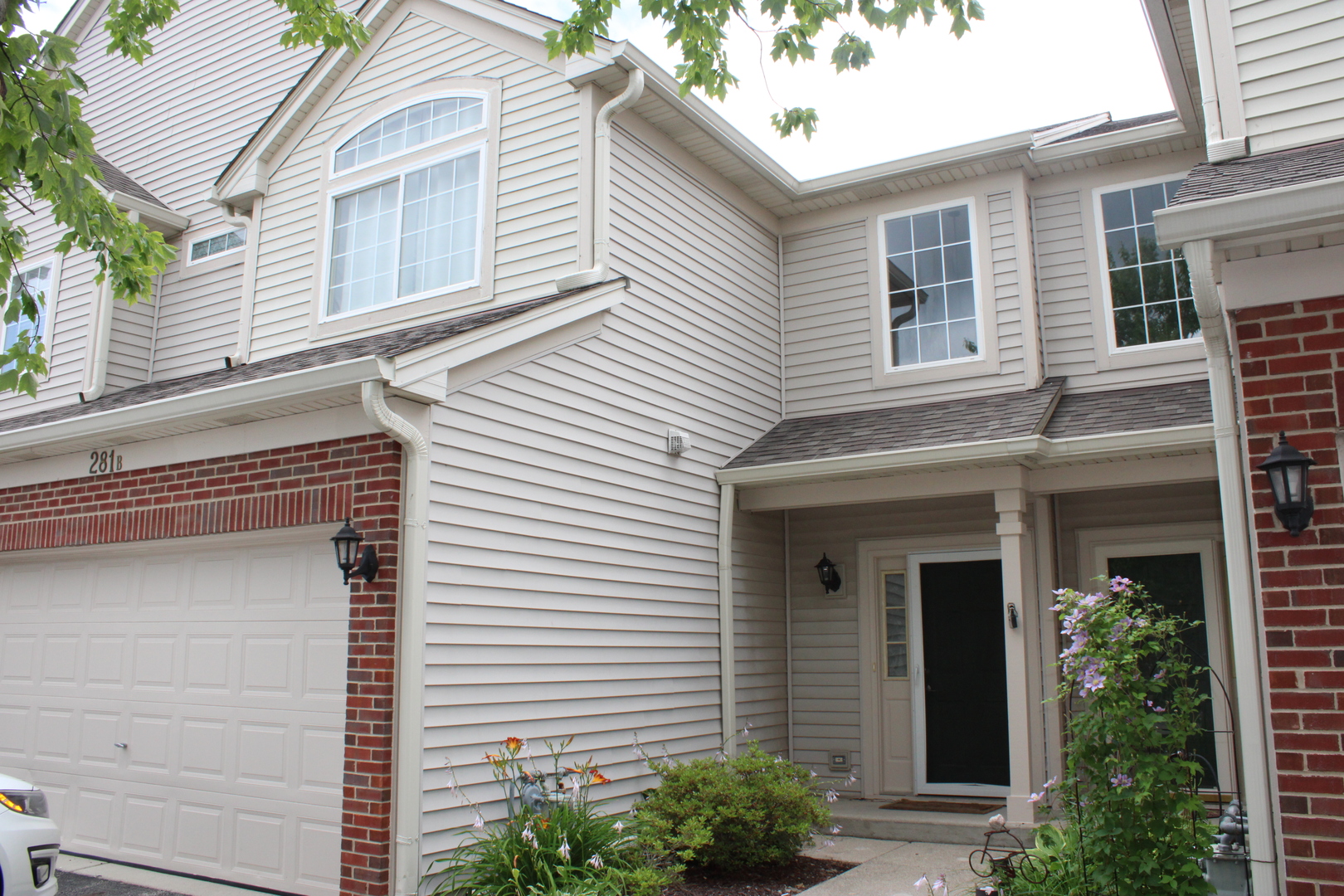 281 Nicole Drive #B, South Elgin, IL 60177