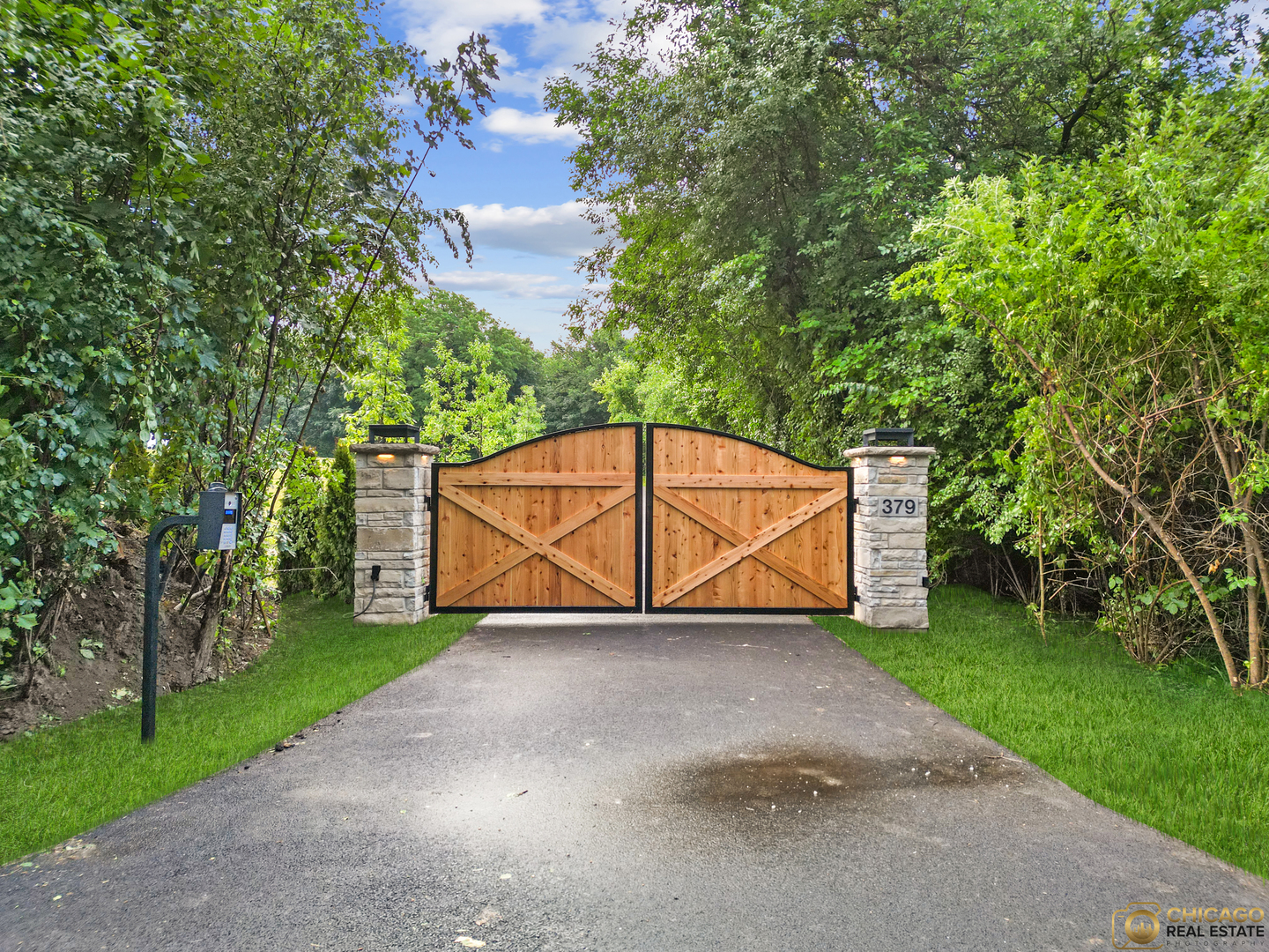379 W County Line Road, Barrington Hills, IL 60010