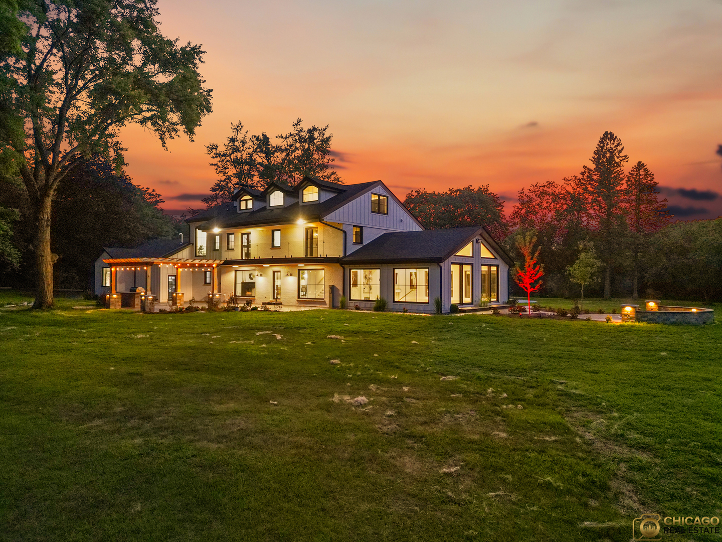 379 W County Line Road, Barrington Hills, IL 60010