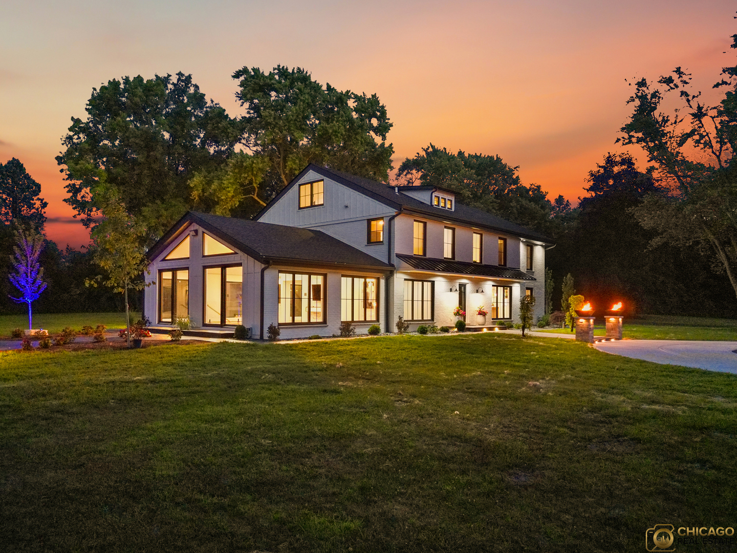 379 W County Line Road, Barrington Hills, IL 60010