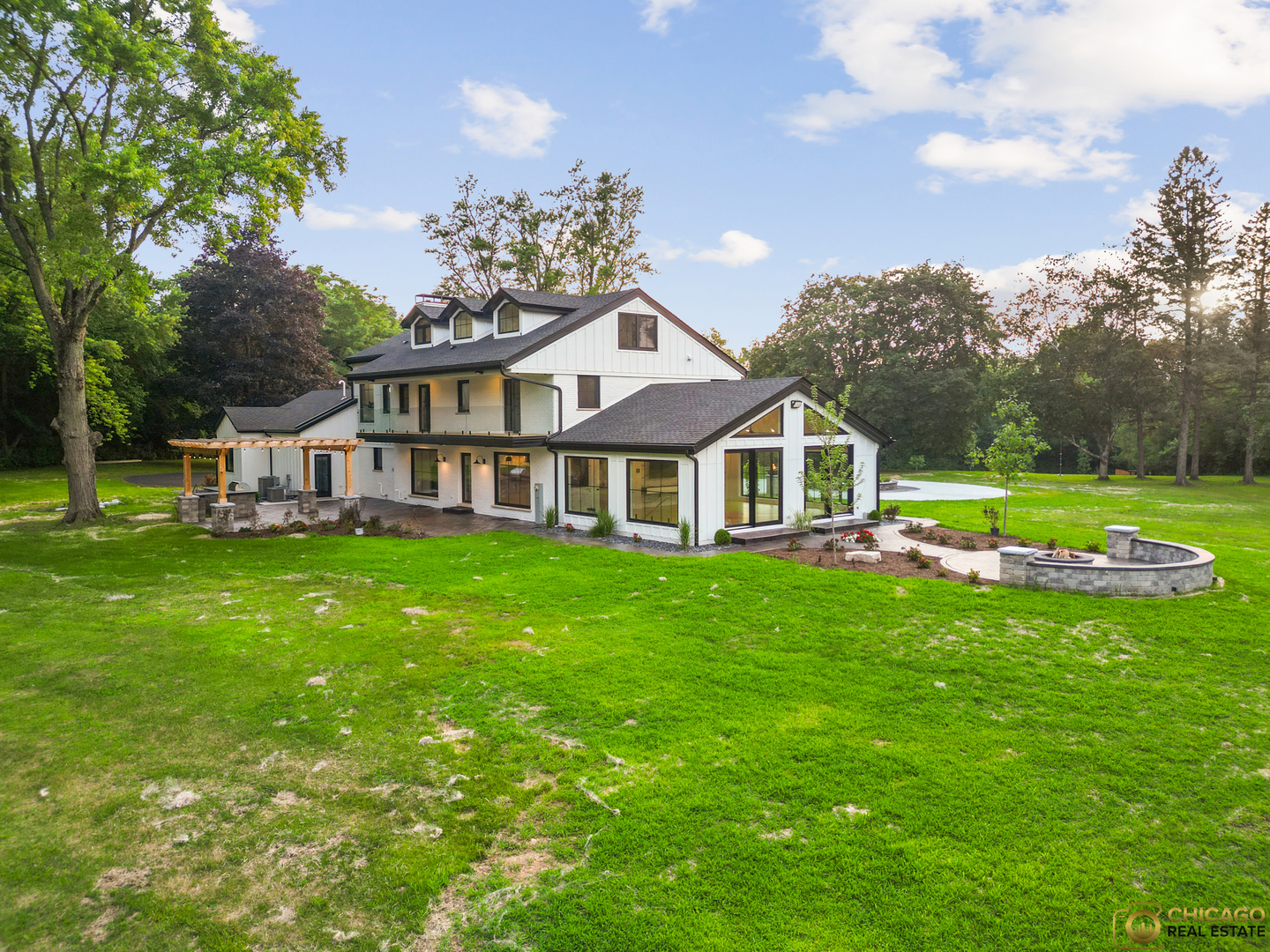 379 W County Line Road, Barrington Hills, IL 60010