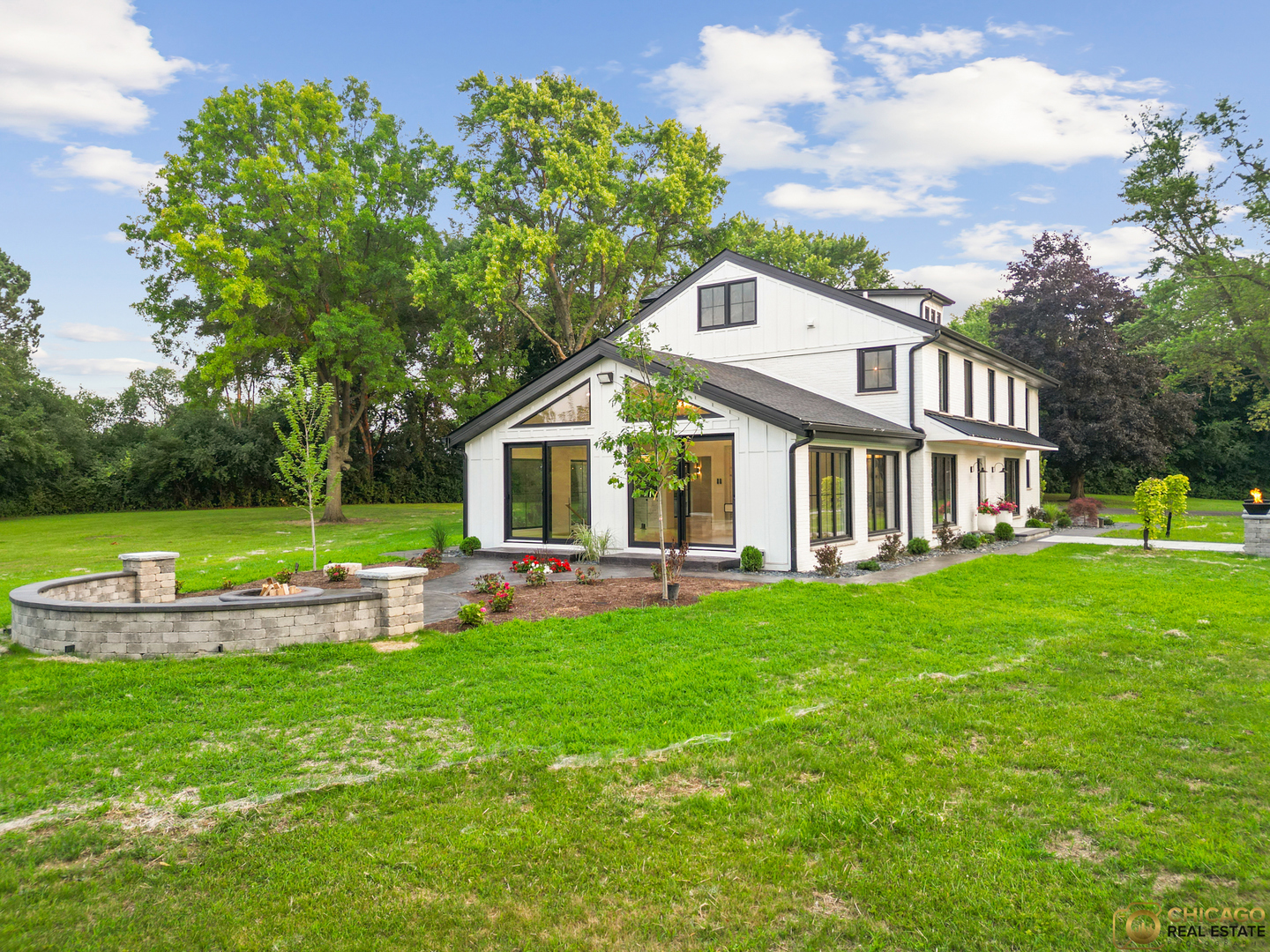 379 W County Line Road, Barrington Hills, IL 60010