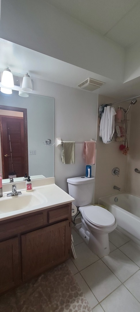 5005 Warren Street #202, Skokie, IL 60077