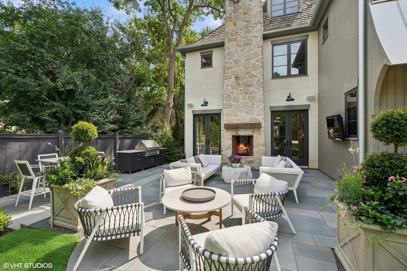 738 S Grove Avenue, Barrington, IL 60010